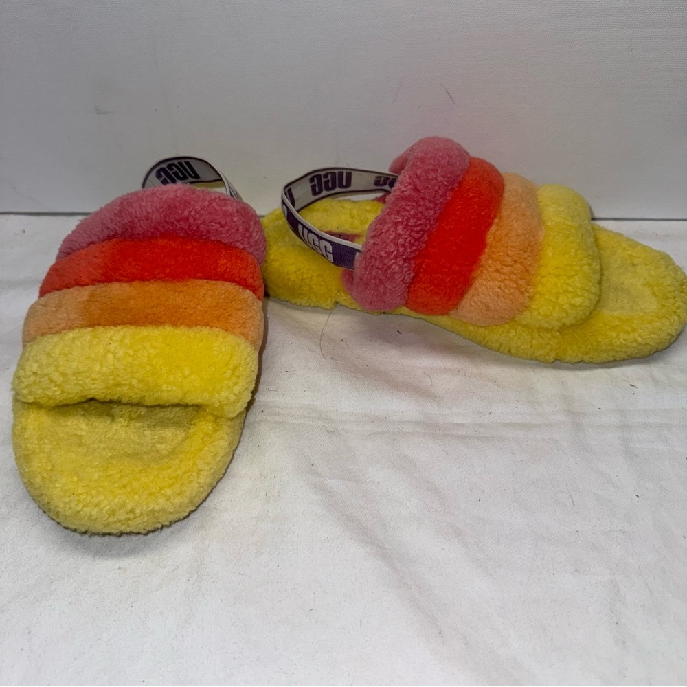 Women’s UGG Fluff Yeah Stripe Slippers Yellow Rainbow Sz 6
